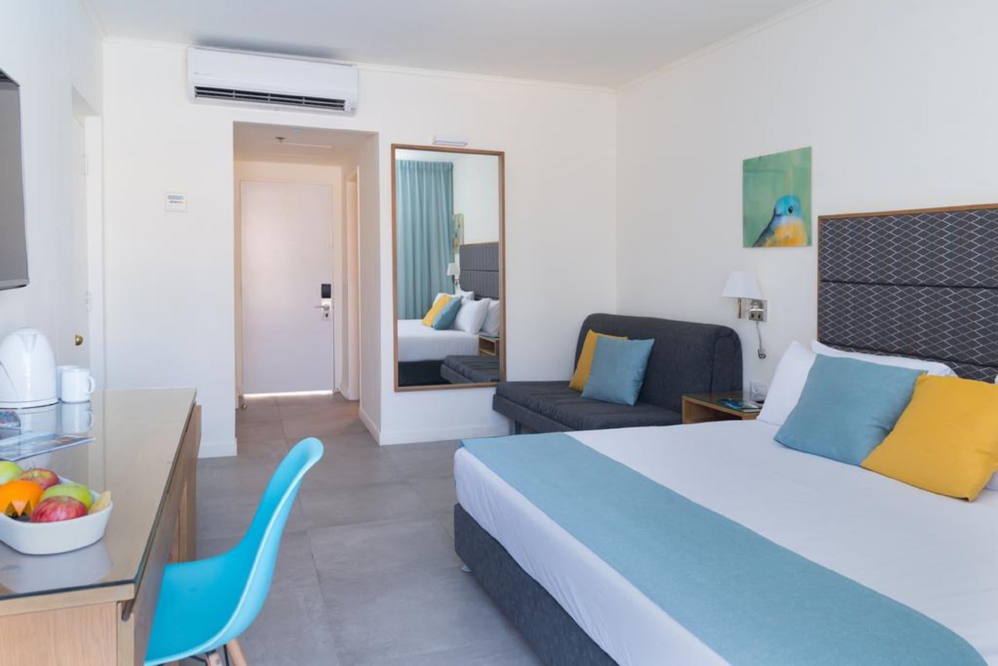 Americana Hotel 3*