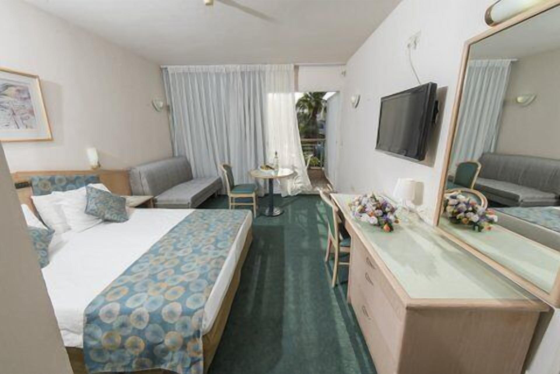 Americana Hotel