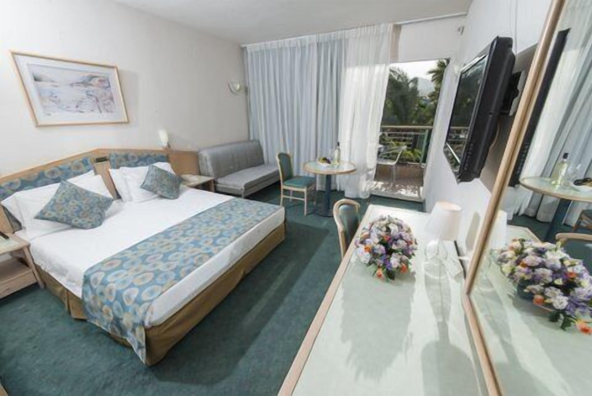 Americana Hotel