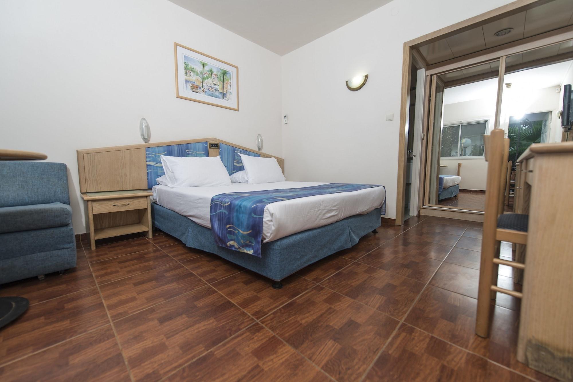 Americana Hotel
