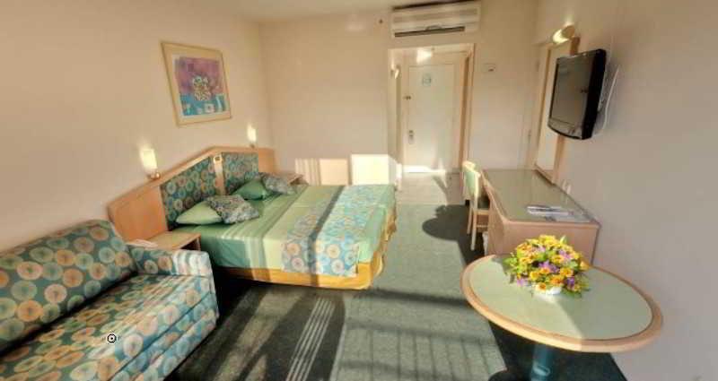 Americana Hotel 3*