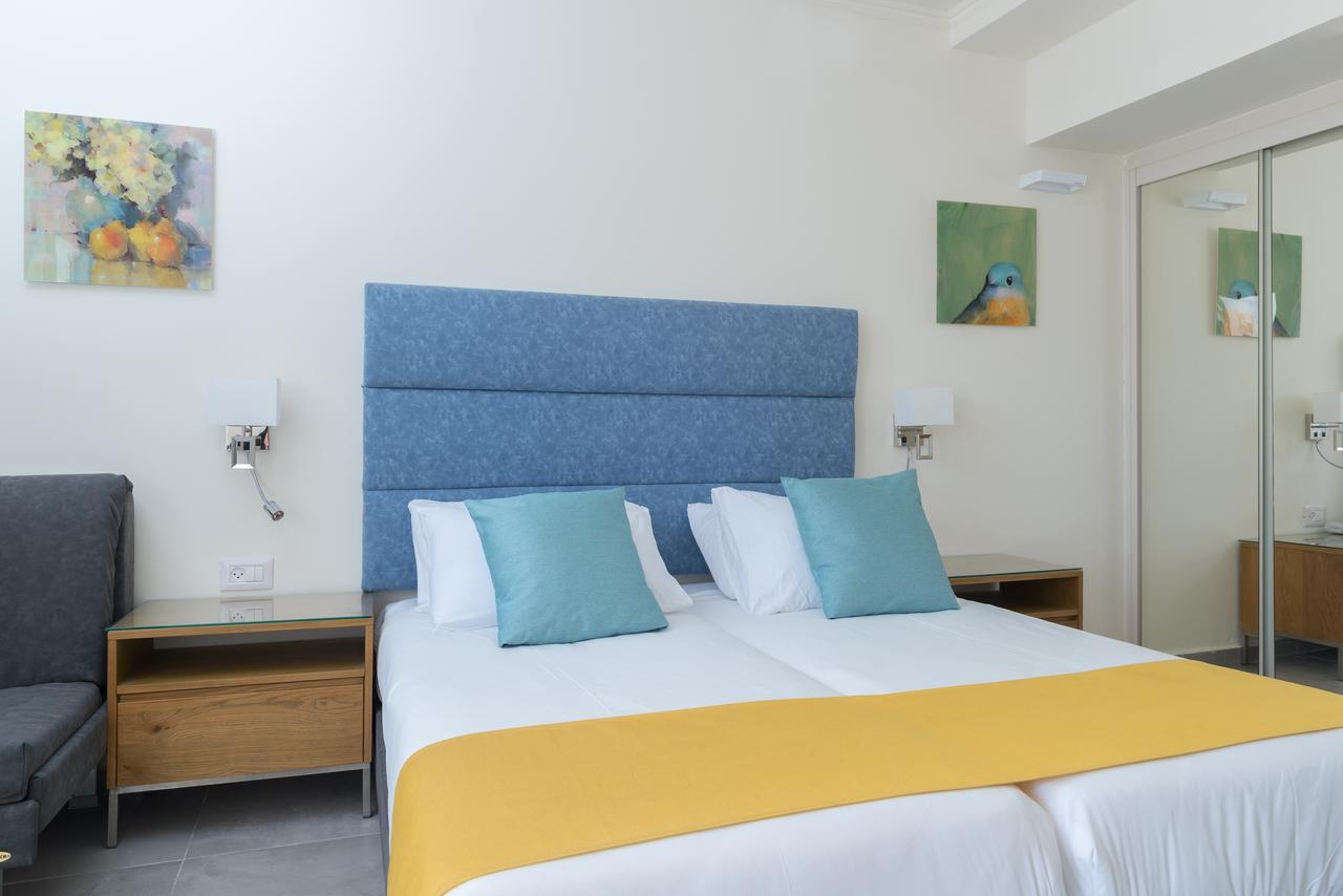 Americana Hotel