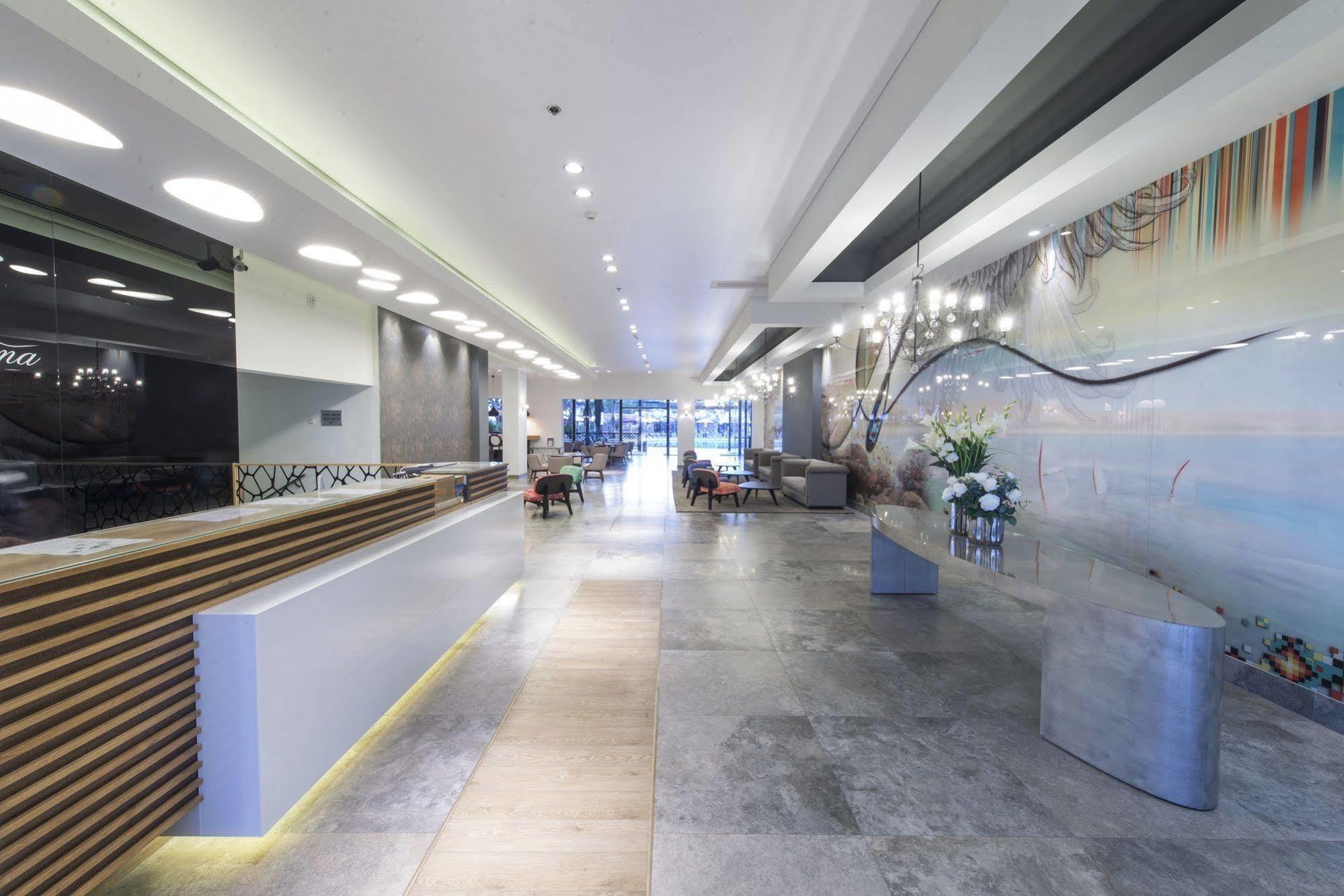 Americana Hotel 3*