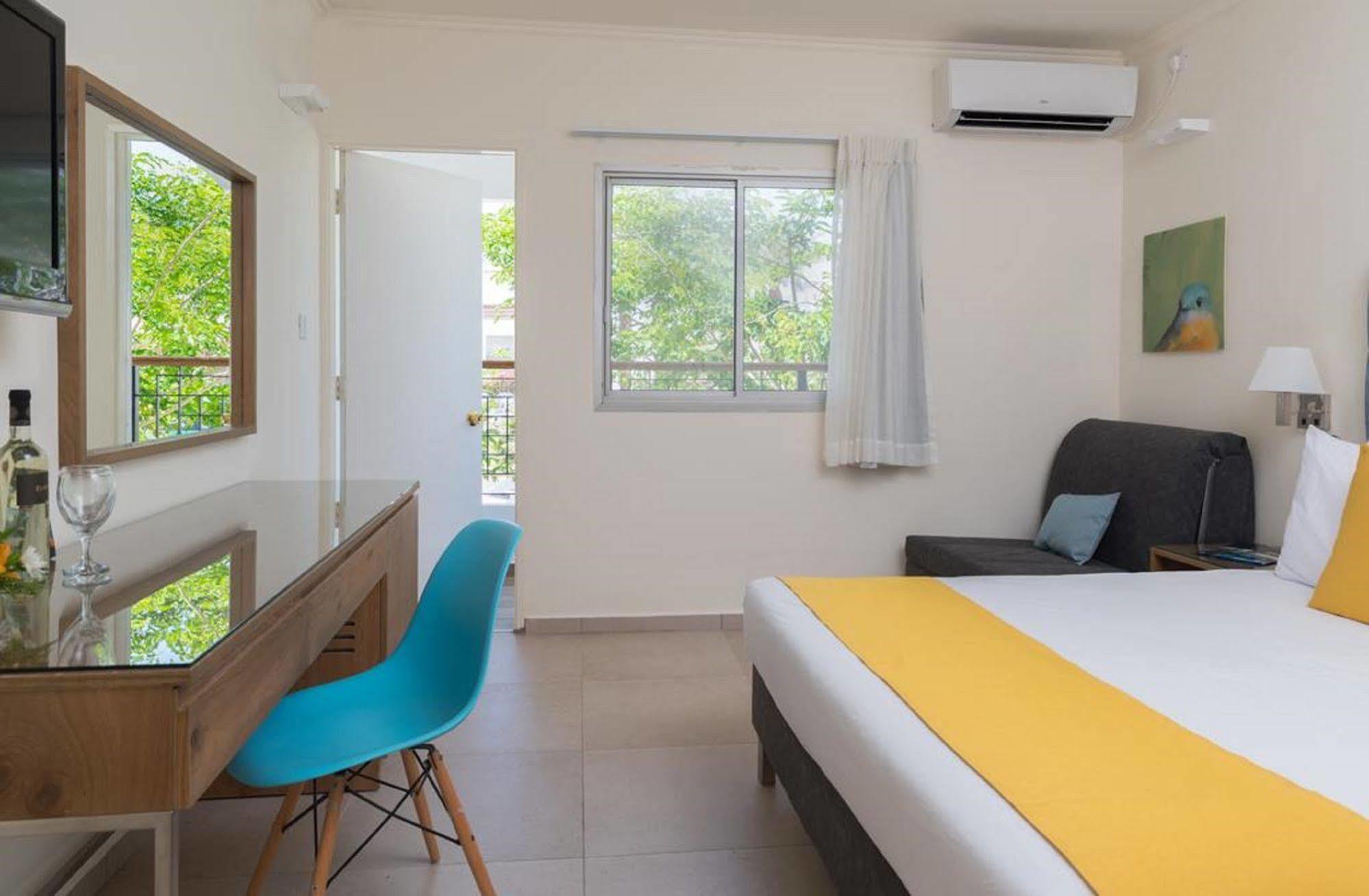 Americana Hotel 3*